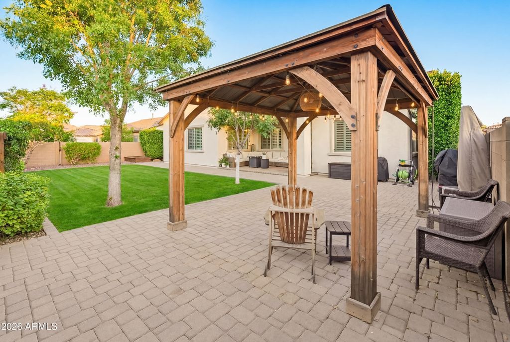 Image 67 of property listing at 9186 W LOUISE Drive, Peoria, AZ 85383
