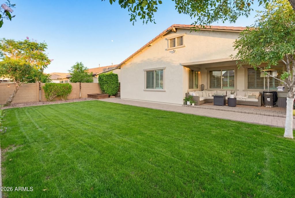 Image 68 of property listing at 9186 W LOUISE Drive, Peoria, AZ 85383