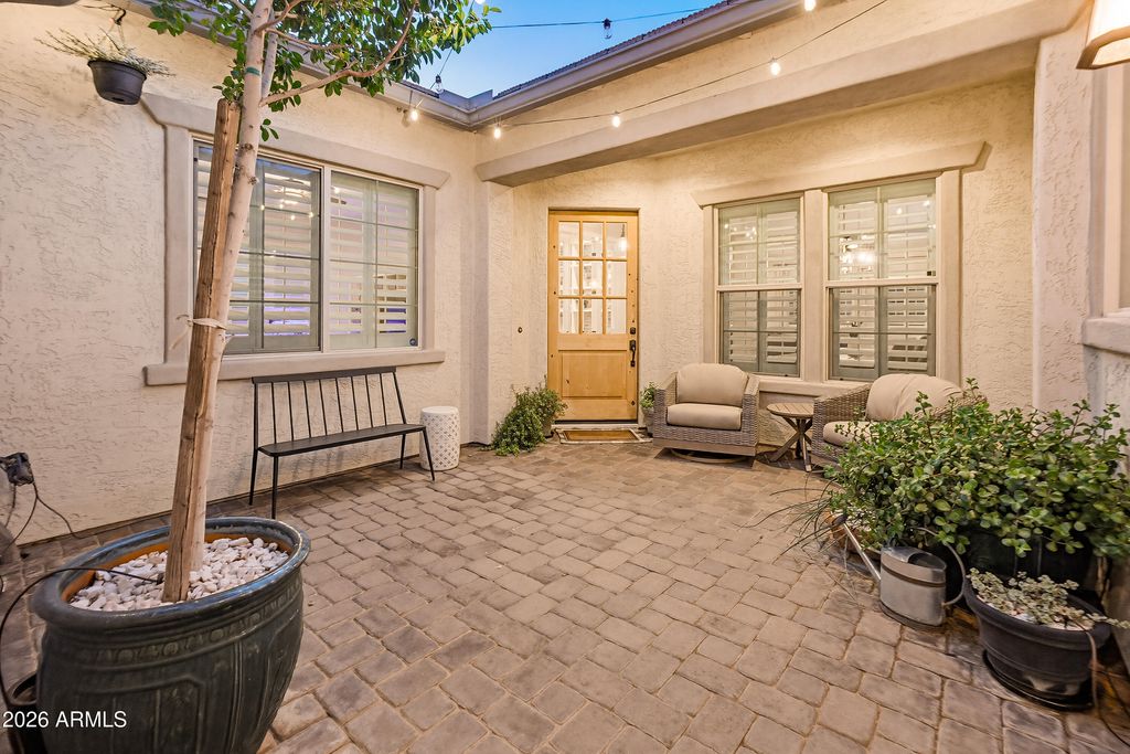 Image 7 of property listing at 9186 W LOUISE Drive, Peoria, AZ 85383