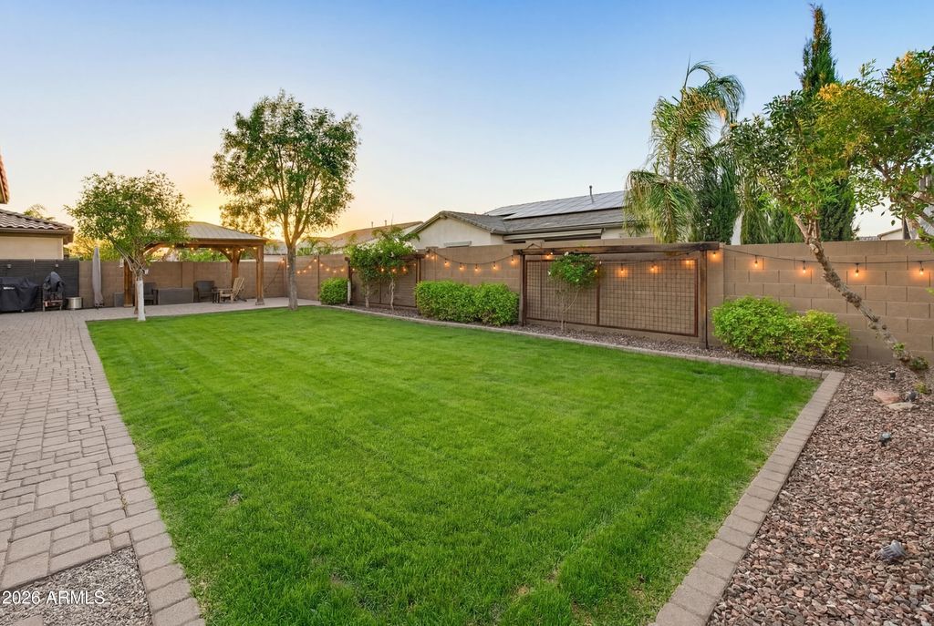 Image 70 of property listing at 9186 W LOUISE Drive, Peoria, AZ 85383