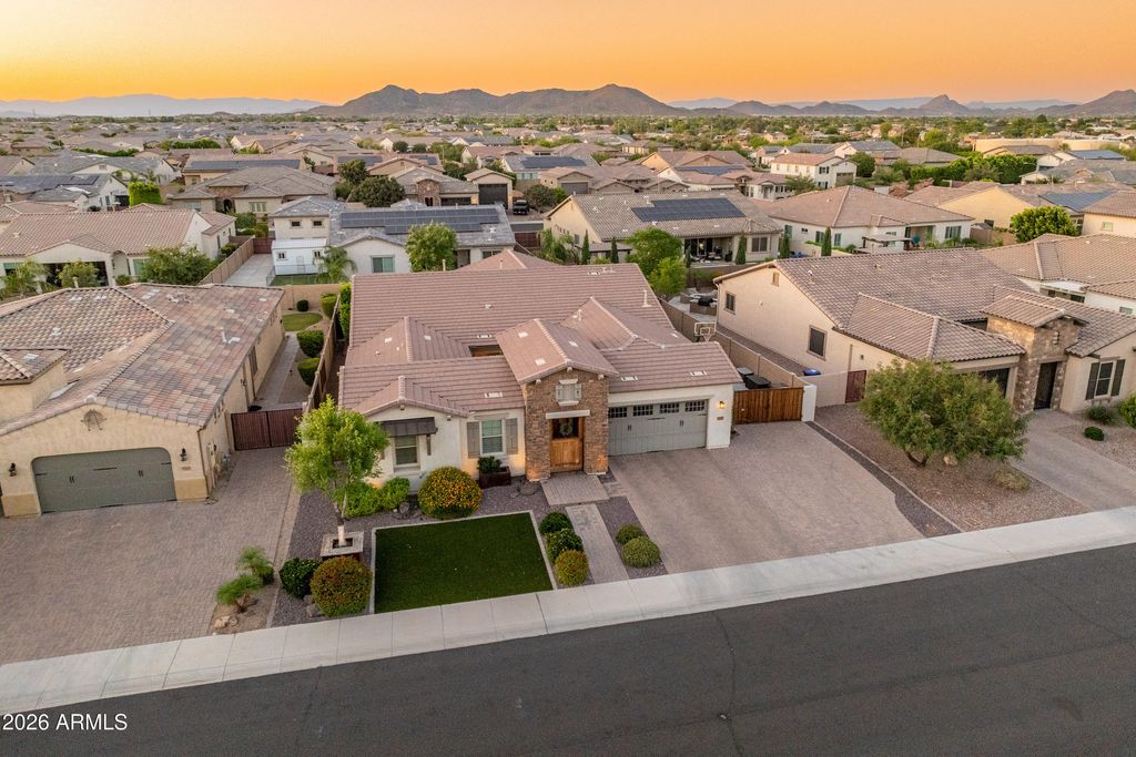 Image 76 of property listing at 9186 W LOUISE Drive, Peoria, AZ 85383