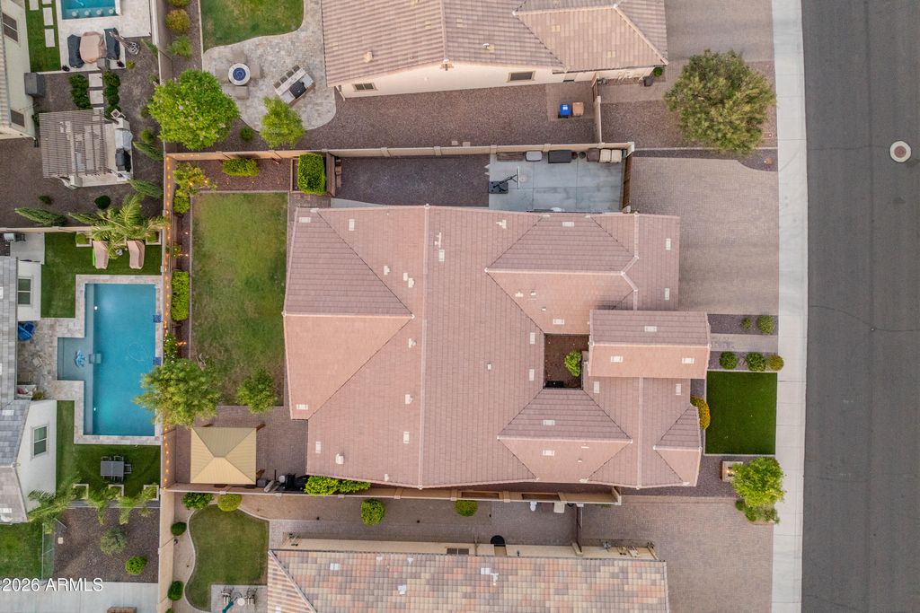 Image 77 of property listing at 9186 W LOUISE Drive, Peoria, AZ 85383