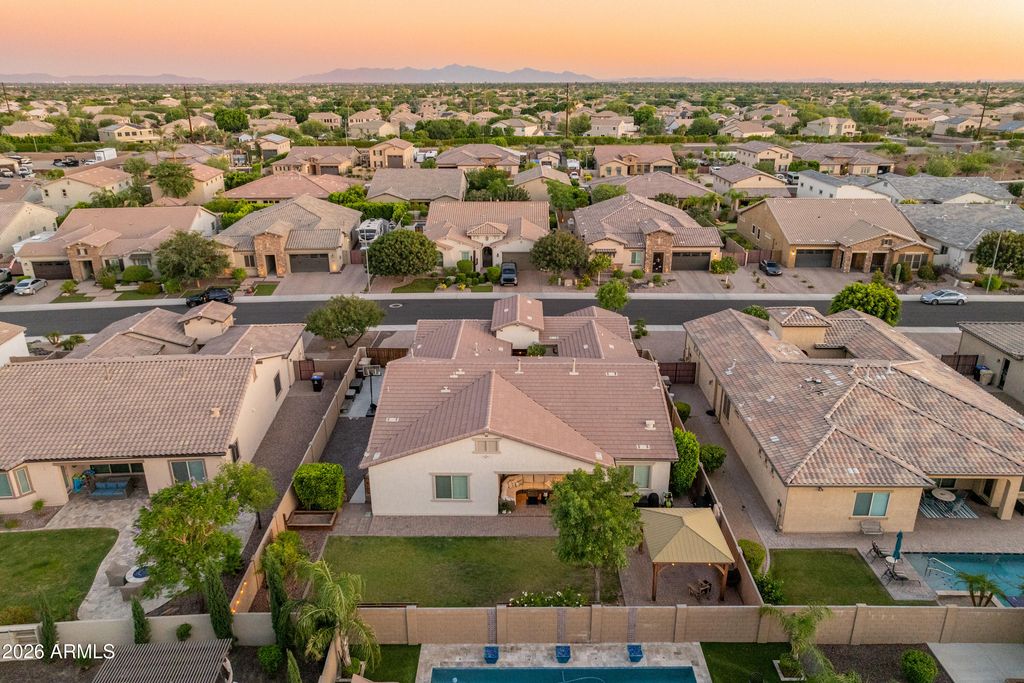 Image 78 of property listing at 9186 W LOUISE Drive, Peoria, AZ 85383
