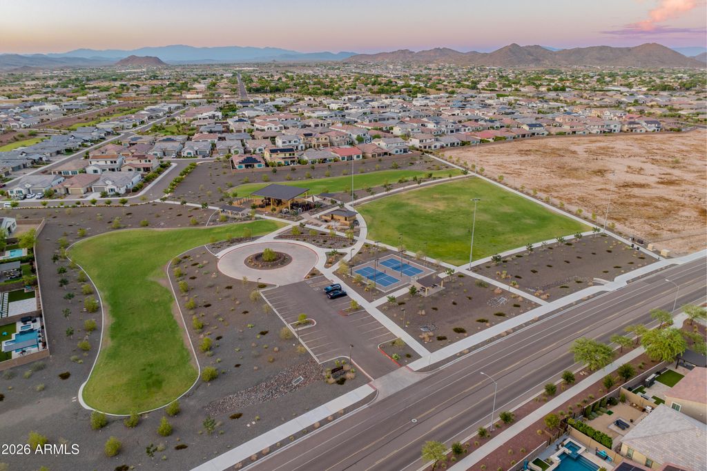 Image 80 of property listing at 9186 W LOUISE Drive, Peoria, AZ 85383