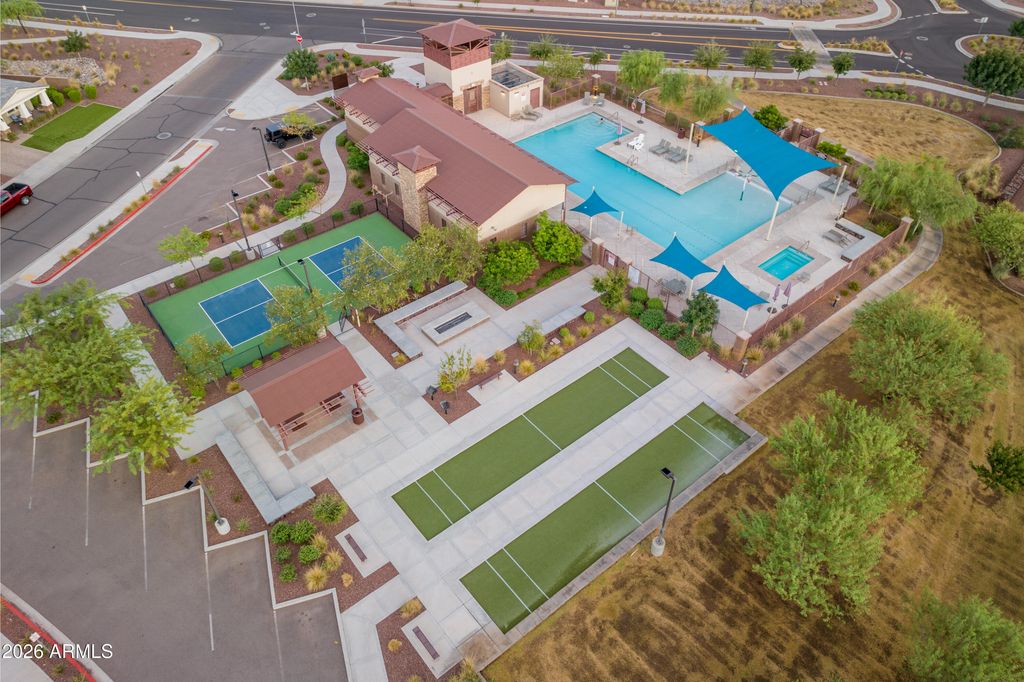 Image 82 of property listing at 9186 W LOUISE Drive, Peoria, AZ 85383