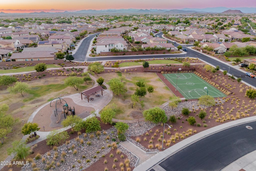Image 84 of property listing at 9186 W LOUISE Drive, Peoria, AZ 85383