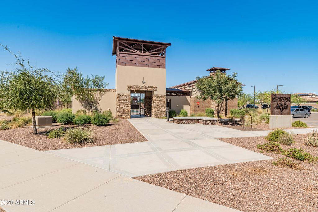 Image 85 of property listing at 9186 W LOUISE Drive, Peoria, AZ 85383