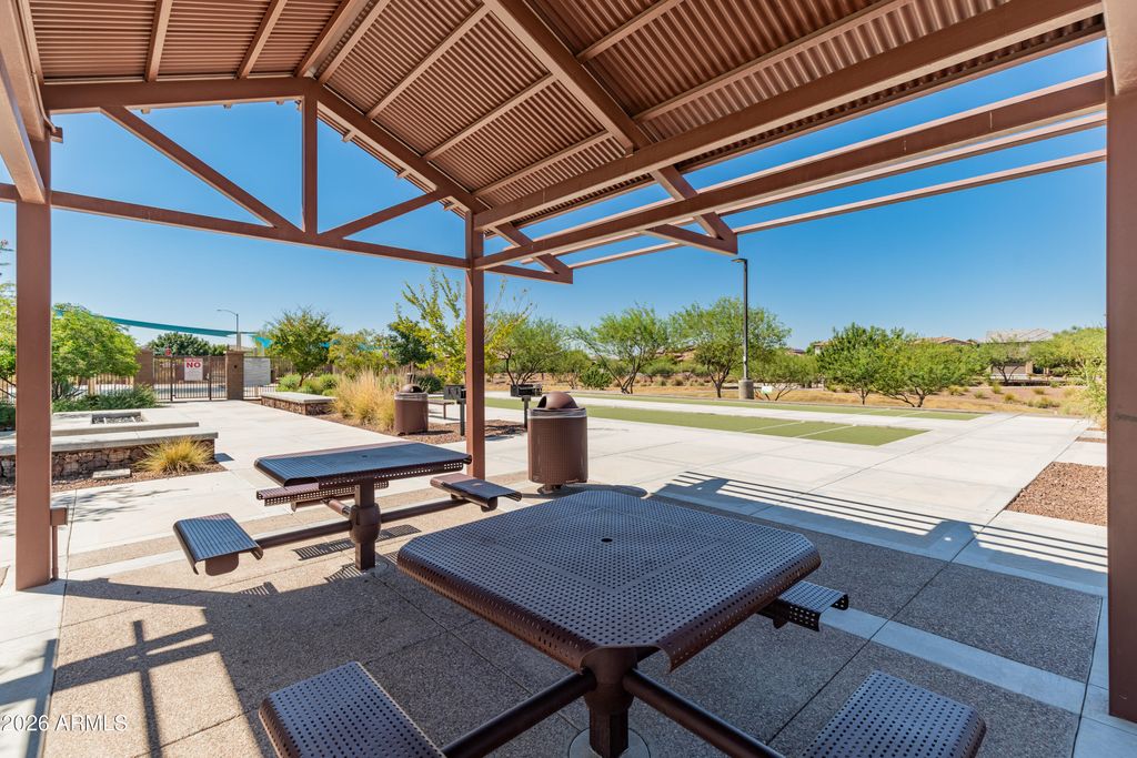 Image 88 of property listing at 9186 W LOUISE Drive, Peoria, AZ 85383
