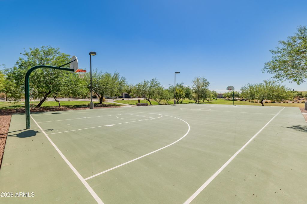 Image 92 of property listing at 9186 W LOUISE Drive, Peoria, AZ 85383