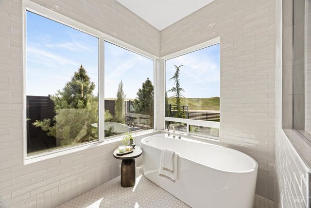 5481 W Haughburn Dr, Eagle, ID 83616