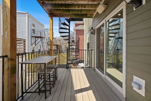 187 Gold St 1, Boston, MA 02127