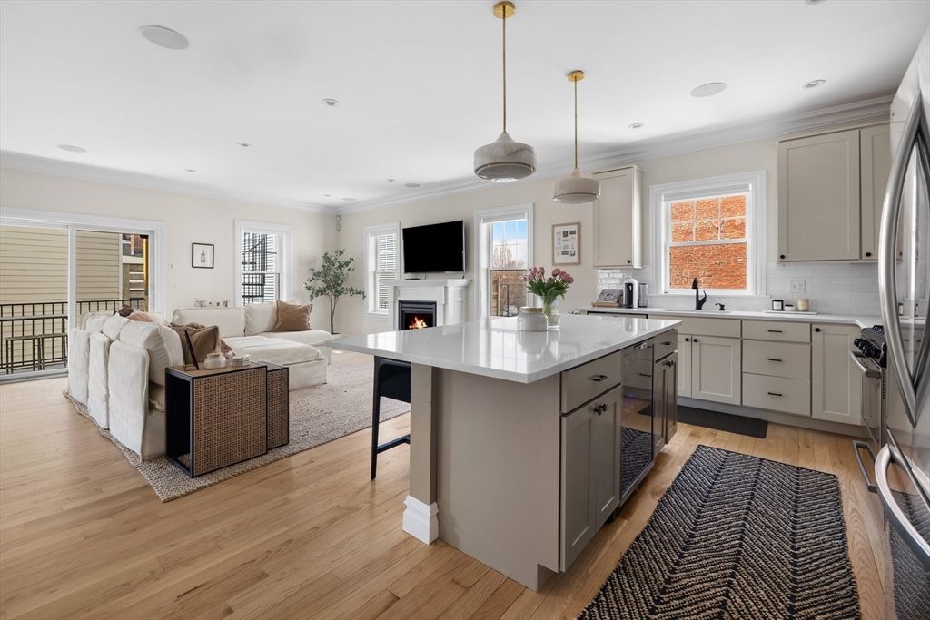 187 Gold St 1, Boston, MA 02127