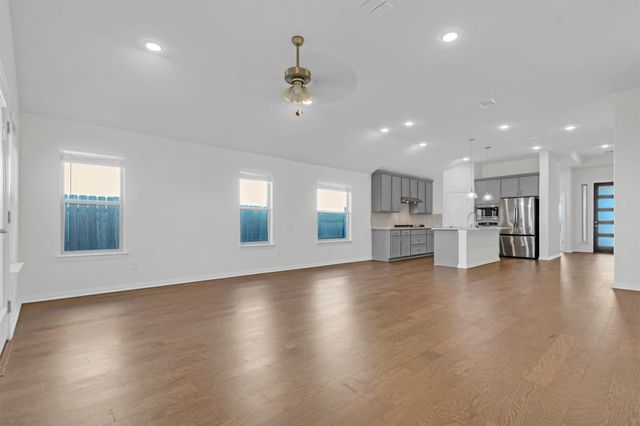 356 Biscayne Bay BND, Kyle, TX 78640