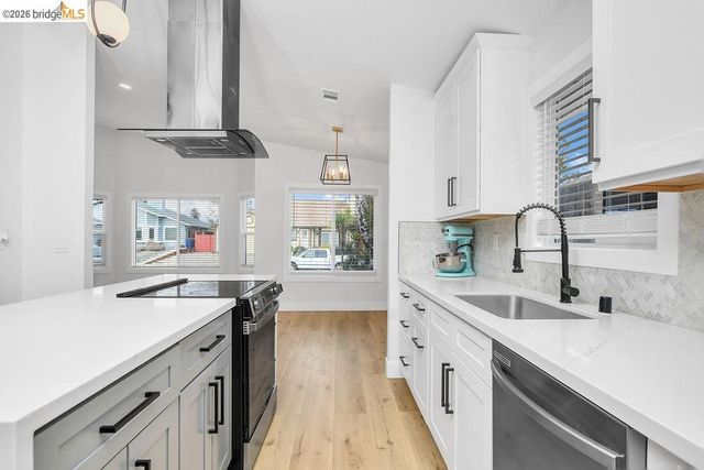 215 Spindrift Ct, Oakley, CA 94561