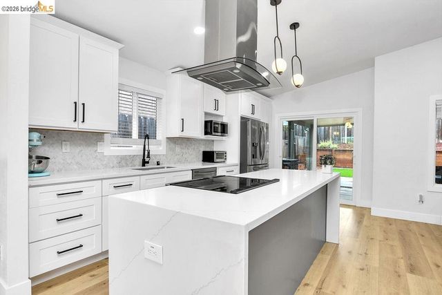 215 Spindrift Ct, Oakley, CA 94561