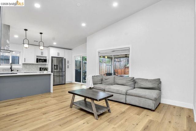215 Spindrift Ct, Oakley, CA 94561