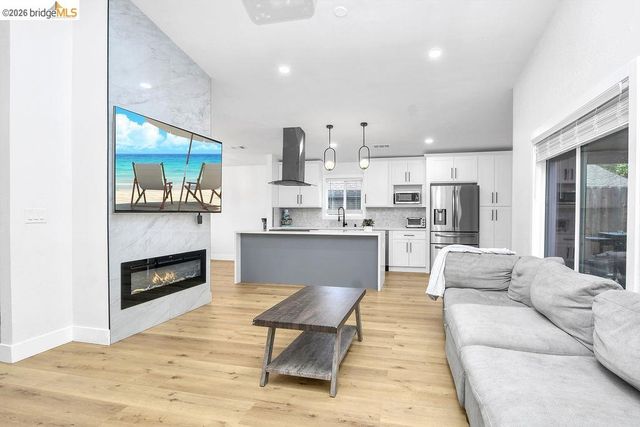 215 Spindrift Ct, Oakley, CA 94561