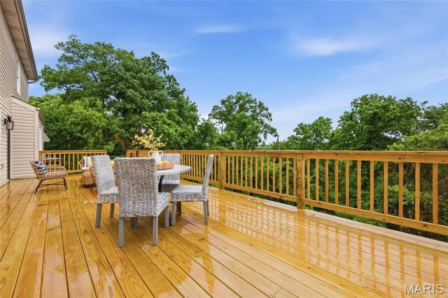 153 Spring Leigh Court, Ballwin, MO 63011