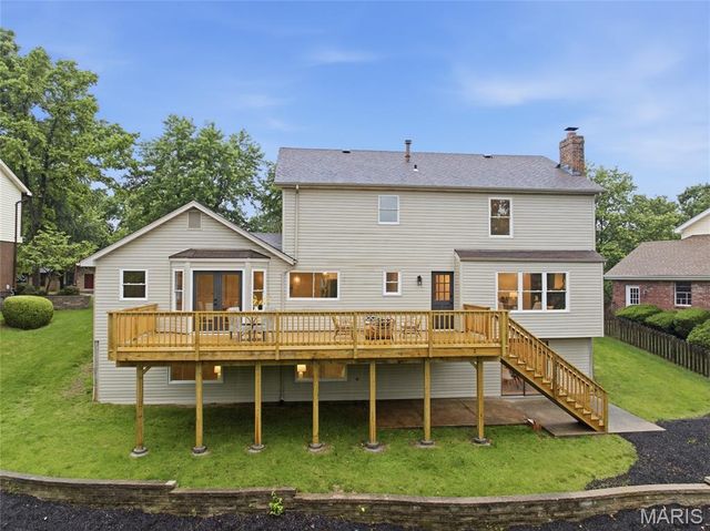 153 Spring Leigh Court, Ballwin, MO 63011