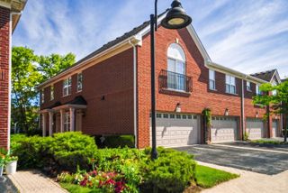 974 KENSINGTON Drive, Northbrook, IL 60062