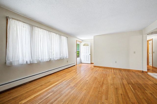270 Wood St, Hopkinton, MA 01748