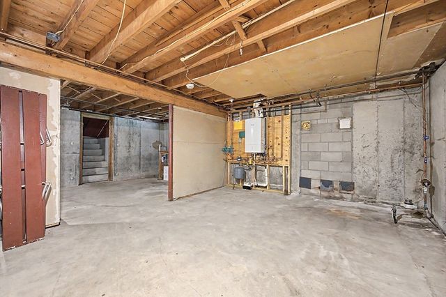 270 Wood St, Hopkinton, MA 01748