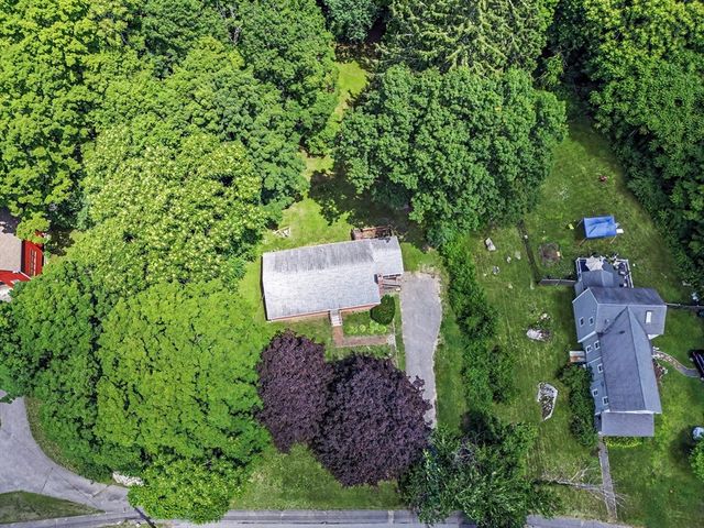 270 Wood St, Hopkinton, MA 01748