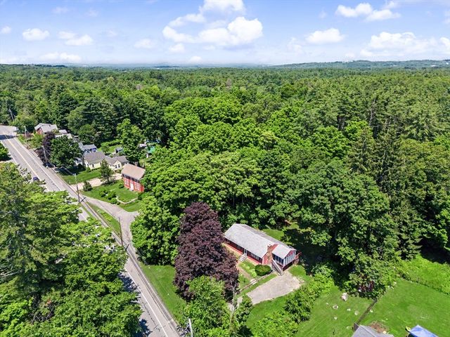 270 Wood St, Hopkinton, MA 01748