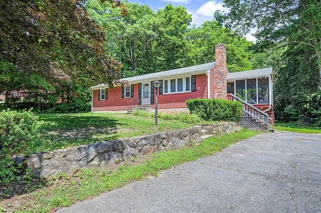 270 Wood St, Hopkinton, MA 01748
