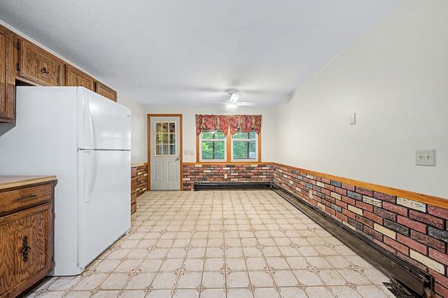 270 Wood St, Hopkinton, MA 01748