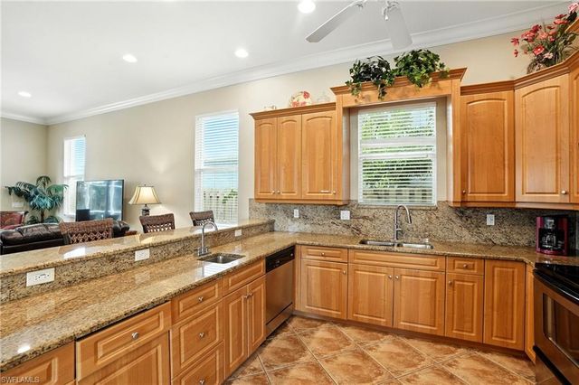 594 110th AVE N, Naples, FL 34108