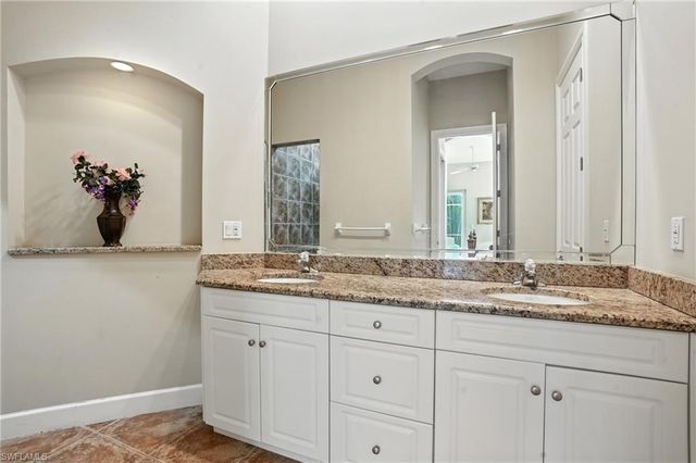 594 110th AVE N, Naples, FL 34108