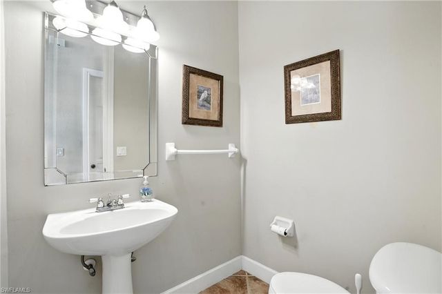 594 110th AVE N, Naples, FL 34108