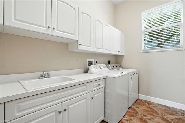 594 110th AVE N, Naples, FL 34108