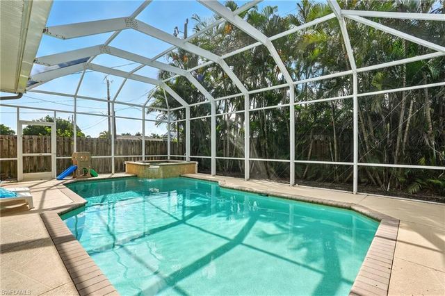 594 110th AVE N, Naples, FL 34108