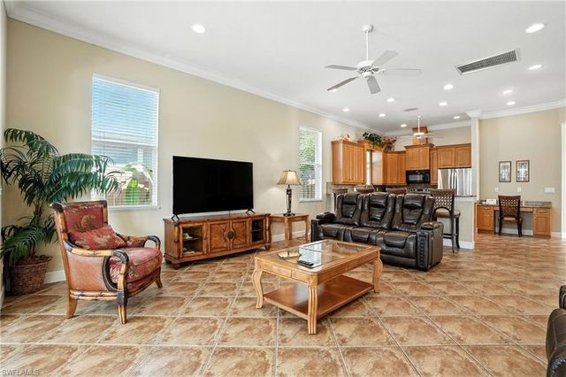 594 110th AVE N, Naples, FL 34108