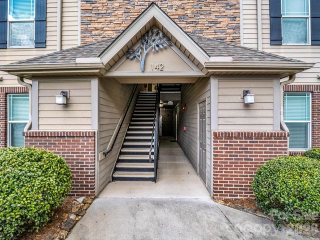 142 Brickton Village Circle 106, Fletcher, NC 28732
