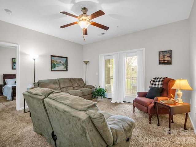 142 Brickton Village Circle 106, Fletcher, NC 28732