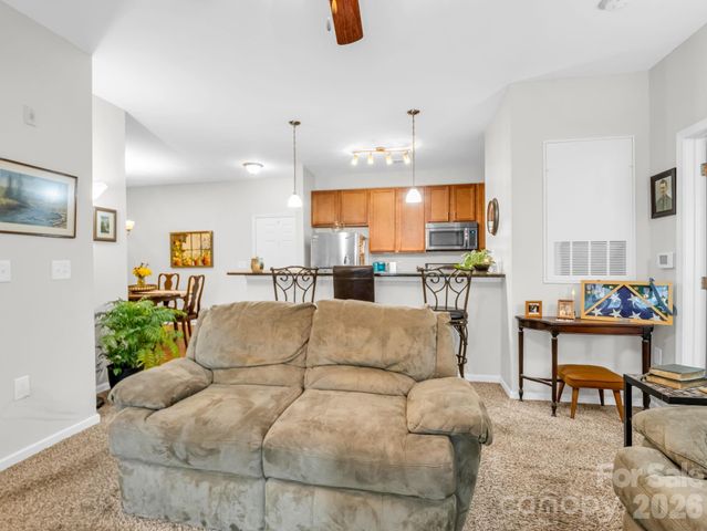 142 Brickton Village Circle 106, Fletcher, NC 28732