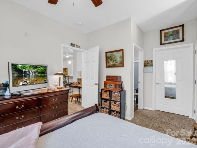 142 Brickton Village Circle 106, Fletcher, NC 28732