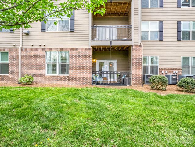 142 Brickton Village Circle 106, Fletcher, NC 28732