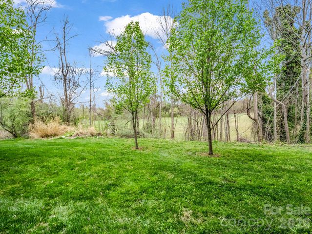 142 Brickton Village Circle 106, Fletcher, NC 28732
