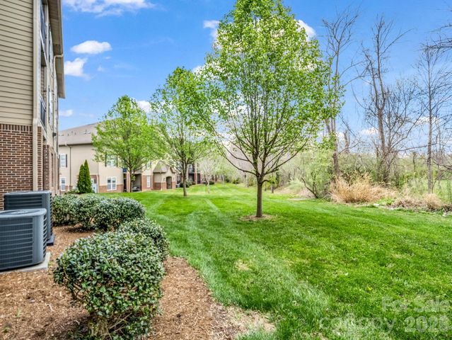 142 Brickton Village Circle 106, Fletcher, NC 28732