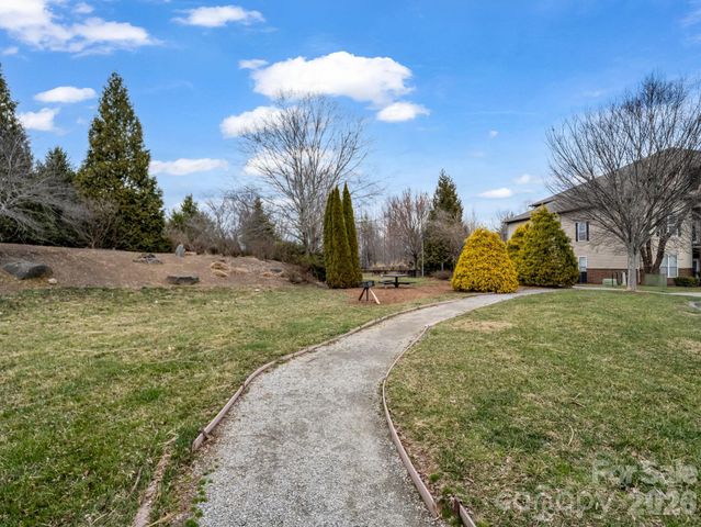 142 Brickton Village Circle 106, Fletcher, NC 28732