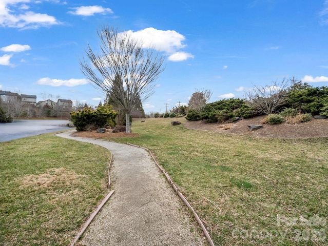 142 Brickton Village Circle 106, Fletcher, NC 28732