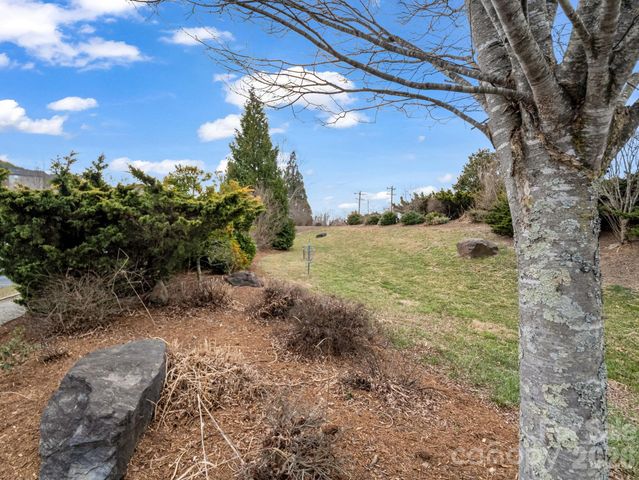 142 Brickton Village Circle 106, Fletcher, NC 28732