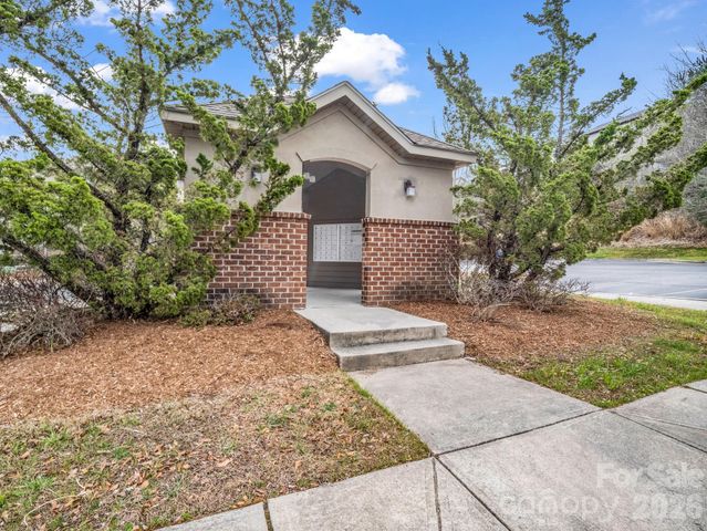 142 Brickton Village Circle 106, Fletcher, NC 28732