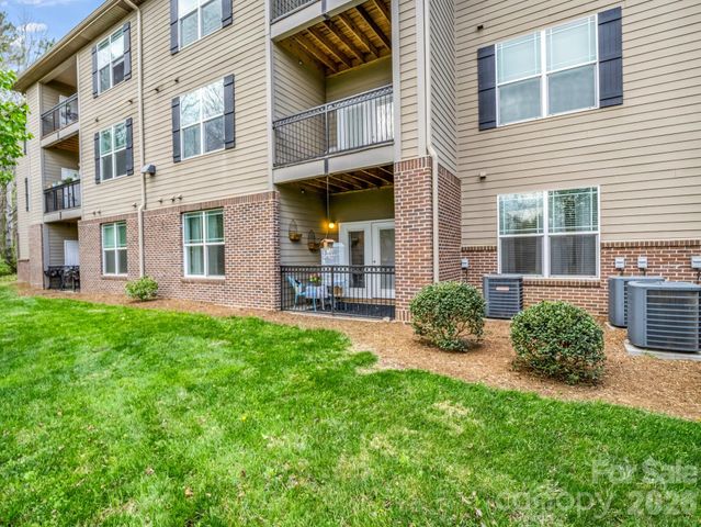 142 Brickton Village Circle 106, Fletcher, NC 28732