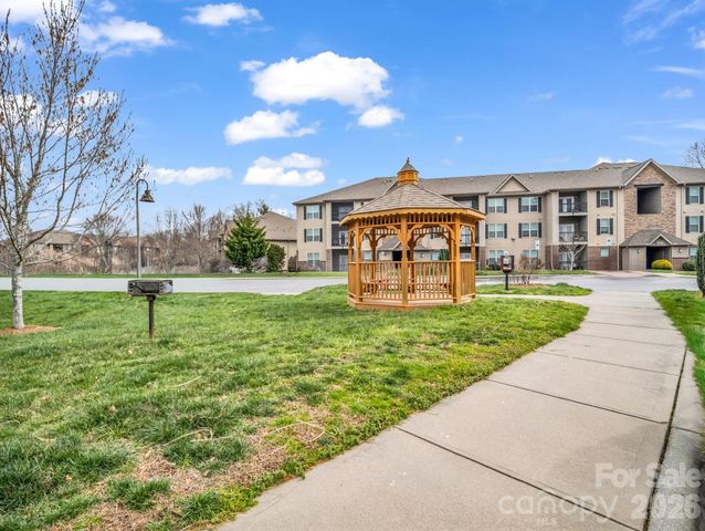 142 Brickton Village Circle 106, Fletcher, NC 28732
