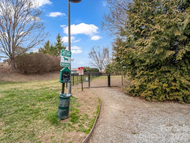 142 Brickton Village Circle 106, Fletcher, NC 28732
